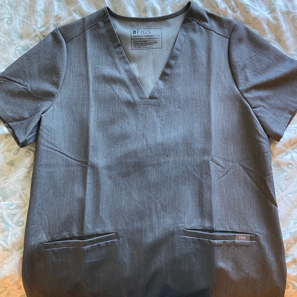 FIGS Casma 3 Pocket Scrub Top